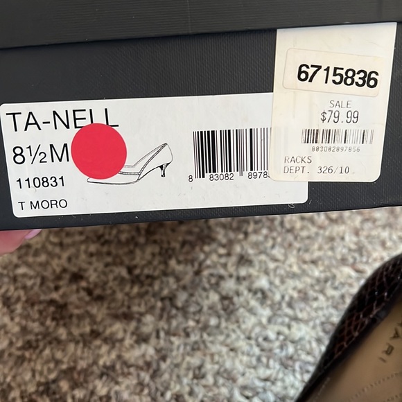 Tahari shoes - Picture 5 of 5
